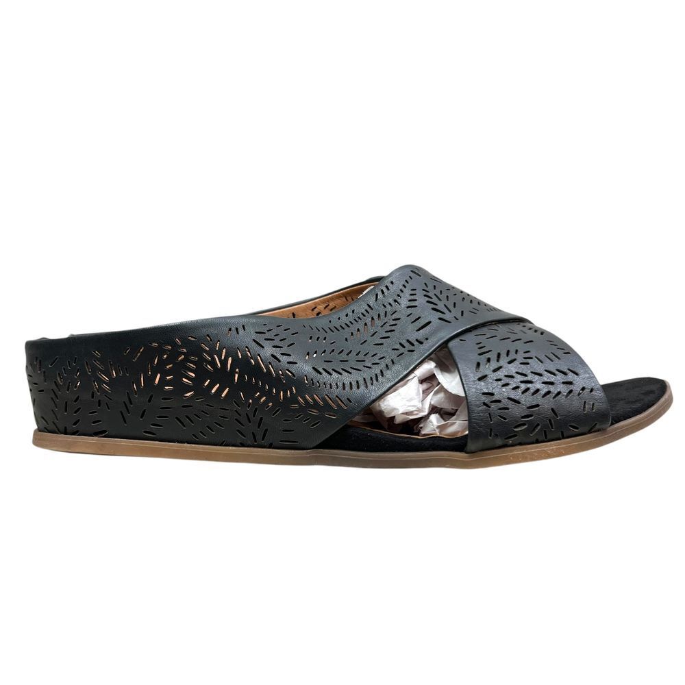 Sole Bound BareTraps Women Dafni Sandals Black Perforated Leather Slip On Sz 11M